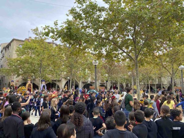 La Comunitat Educativa De Banyoles Obre La Festa Major Amb La Seva