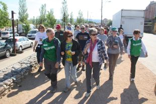 Unes 160 persones participen a la caminada solidària de Càritas