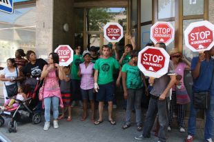 La PAH trasllada les seves protestes davant la casa de l'alcalde de Salt