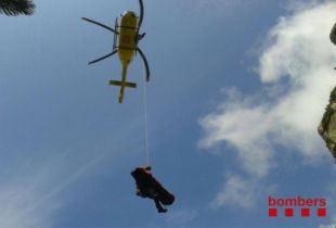 Els bombers rescaten una excursionista de 60 anys ferida greu a Queralbs 