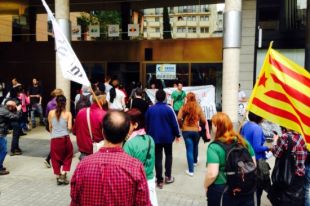 Anticapitalistes ocupen una antiga oficina bancària de Girona per fer-la un ateneu social
