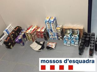 Dos detinguts per endur-se menjar i productes d'higiene en tres supermercats de la Bisbal