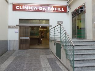 Sanció de 3.000 euros a la Clínica Bofill de Girona per no tenir telèfon d'atenció gratuït ''visible''