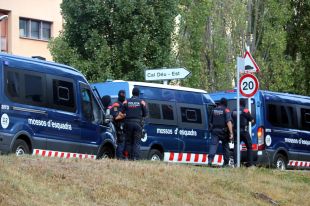 Els Mossos rastregen Ripoll i Manlleu de matinada cercant el terrorista fugitiu