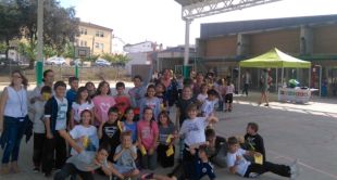 Els alumnes de primària de l'escola de Riudellots participen a la gimcana del reciclatge