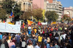 Prop de 1.500 estudiants gironins demanen la dimissió de Puigdemont en conèixer la convocatòria d'eleccions