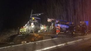 Ja són sis les víctimes mortals de l'accident entre un autobús escolar i un tren a Millars 