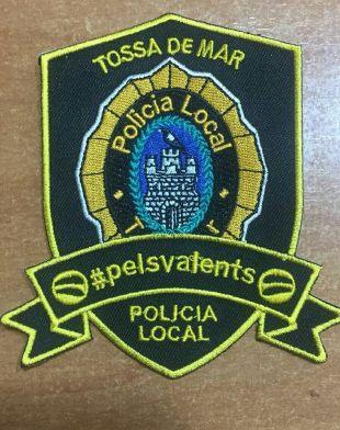 La Policia Local de Tossa recull diners per a la lluita contra el càncer infantil