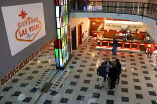 Els treballadors del cine Las Vegas de Figueres no cobren i es temen el tancament