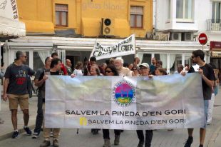 Nova protesta a Palamós en contra de la construcció de 48 habitatges de luxe a la Pineda d'en Gori