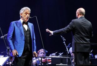 Bocelli posa la brotxa d'or en la clausura del Festival de Cap Roig