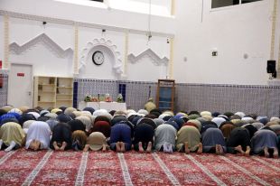 Les comunitats islàmiques afronten un ramadà atípic des de casa i amb trencaments del dejuni virtuals 