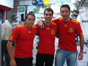 Un dels etarres detingut al Coll d'Ares vesteix la samarreta de la selecció espanyola al Facebook