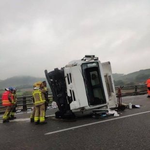 Un accident entre un camió i un genera cues a l'AP-7 a Sant Julià de Ramis