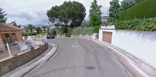 Un jove mor després de xocar amb el cotxe contra un garatge a Girona