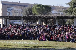 Un miler d’escolars de Girona participen a la campanya ''Juguem per la Pau''