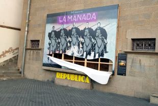 Identificat el vàndal que ha esparracat el polèmic mural 'La Manada' d'Olot