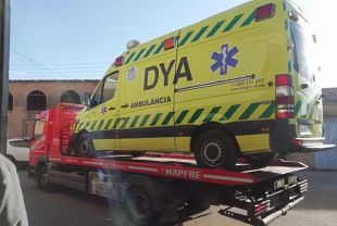 Malmeten dues ambulàncies a Verges i els roben material sanitari 