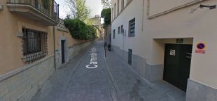 Tres joves apallissen un home al Barri Vell de Girona en un intent de robatori