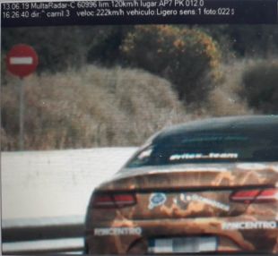 Detingut un conductor circulant a 222 km/h per l'AP-7 a Figueres