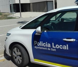 La Policia Local de Salt sanciona a divuit persones que circulaven pel carrer injustificadament