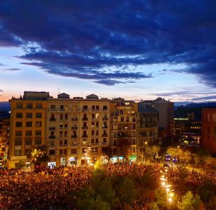 9.000 persones es concentren davant la subdelegació del govern a Girona en protesta per la sentència