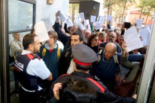 Tensió als jutjats de Girona quan 150 persones s'han volgut autoinculpar per la sentència del Procés