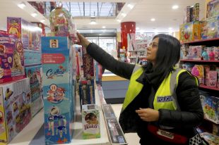 La Policia Municipal de Girona inspeccionarà deu botigues durant la campanya 'Joguina segura'
