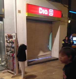 La cadena DIA rescindeix el contracte al supermercat on dilluns van agredir a un client