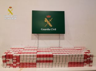 Intervinguts més de 2.500 paquets de tabac de contraban amagats en dos autocars a la Jonquera 