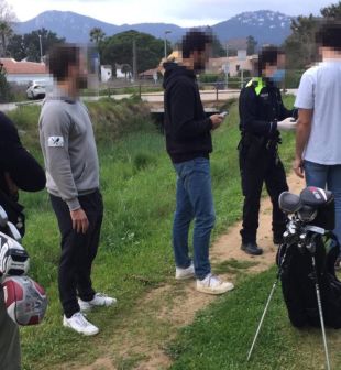Denunciats quatre joves per jugar a golf en ple confinament a Santa Cristina d'Aro
