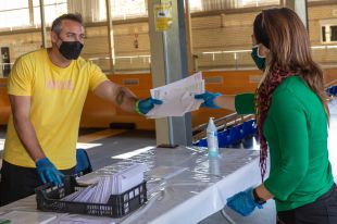 Platja d'Aro inicia la segona fase d'entrega de mascaretes als infants i joves del municipi