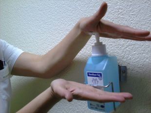 El 85% de les higienes de mans entre els professionals del Trueta es fan amb solució hidroalcohòlica