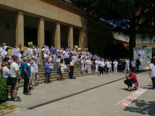 Els treballadors del Trueta protesten per tenir un pla d'actuació de riscos laborals per coronavirus