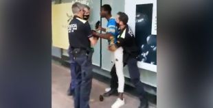 Rebombori a la xarxa davant una suposada detenció racista a Cassà de la Selva