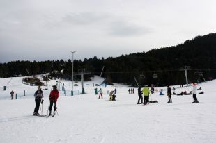 Obren les estacions d'esquí del Pirineu amb una afluència desigual d'esquiadors