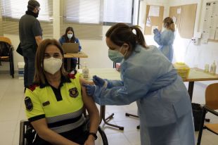 Comença la vacunació contra la covid-19 als agents de Mossos d’Esquadra a Girona