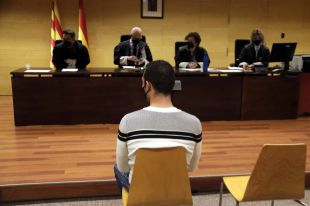 Jutgen l'acusat d'obligar una noia a fer-li una fel·lació davant una discoteca de Girona