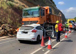 Mor el conductor d'un turisme en topar frontalment contra un camió a Bescanó