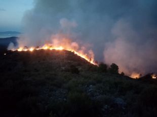 El foc al massís del Montgrí ja ha cremat 70 hectàrees