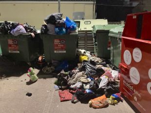 Multen amb 1.800 euros un veí de Banyoles per llençar residus voluminosos al carrer