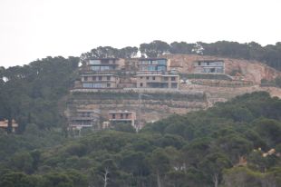 SOS Costa Brava denuncia l'Ajuntament de Begur per permetre edificar habitatges en una zona protegida