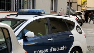 Un suposat maltractador cau d'un edifici mentre fugia de la policia a Girona