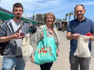 Castelló d’Empúries promou la reutilització de bosses als mercats setmanals del municipi