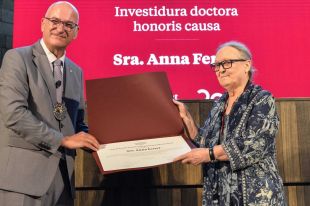 Anna Ferrer, nova honoris causa de la UdG, posa en valor la bellesa i el poder de les cures
