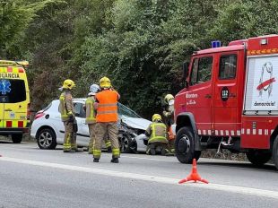 Una conductora ferida en donar una volta de campana després d'accidentar-se a Figueres