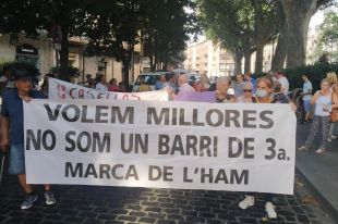 Els veïns de la Marca de l'Ham traslladen les mobilitzacions a la Rambla de Figueres
