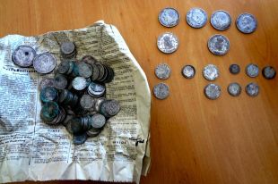 Troben documentació i monedes en una caixa forta de l'últim govern republicà de Portbou