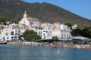 Polèmica a Cadaqués per la concessió de les guinguetes de platja per aquest estiu
