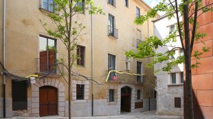 Guanyem Girona reclama de nou solucionar el cablejat de la façana del Cinema Modern